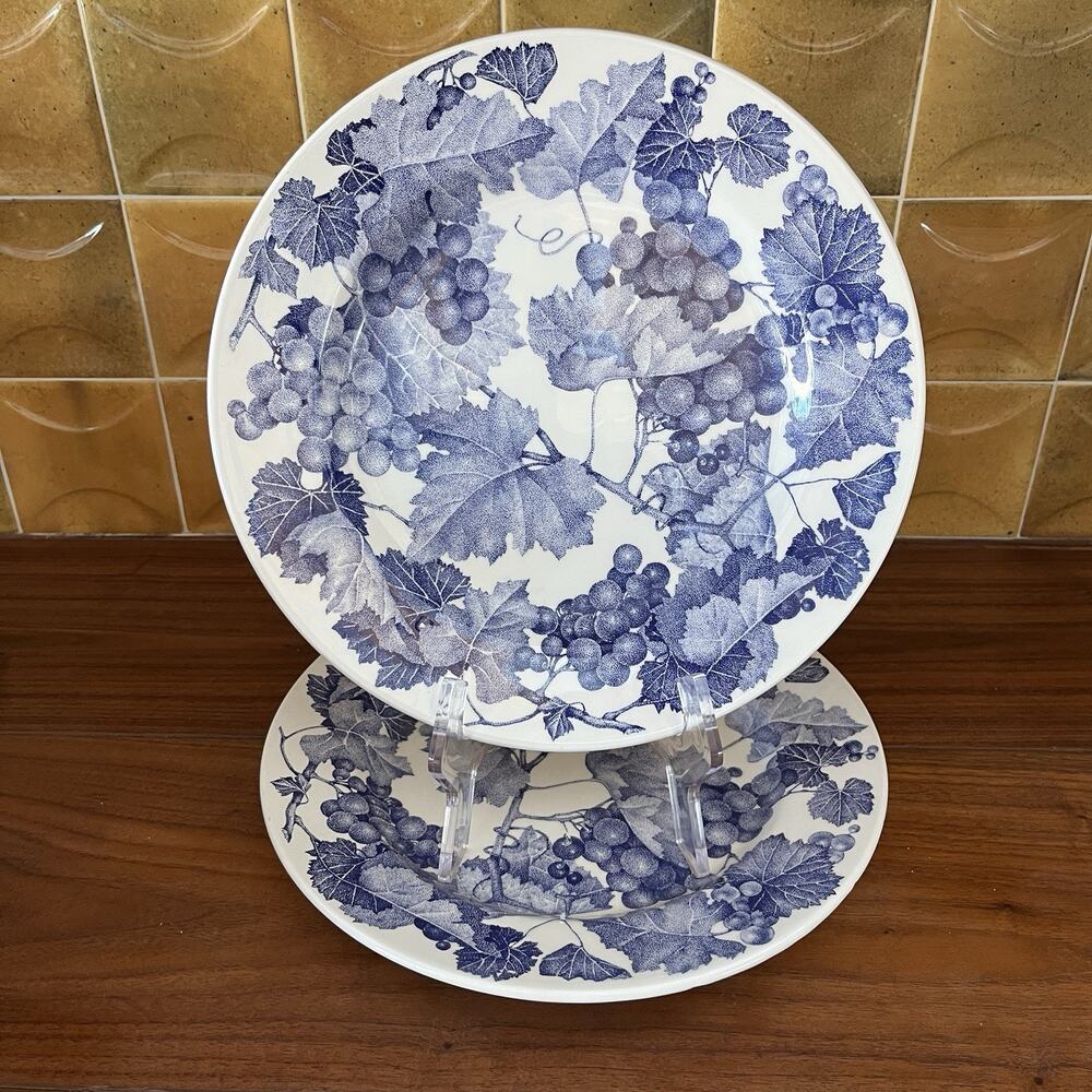 Crate & Barrel La Primula Quadrifoglio Dinner Plates Blue Grapes /Vines Set of 2